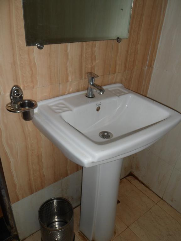 אחמדאבאד Hotel Avion Inn חדר תמונה