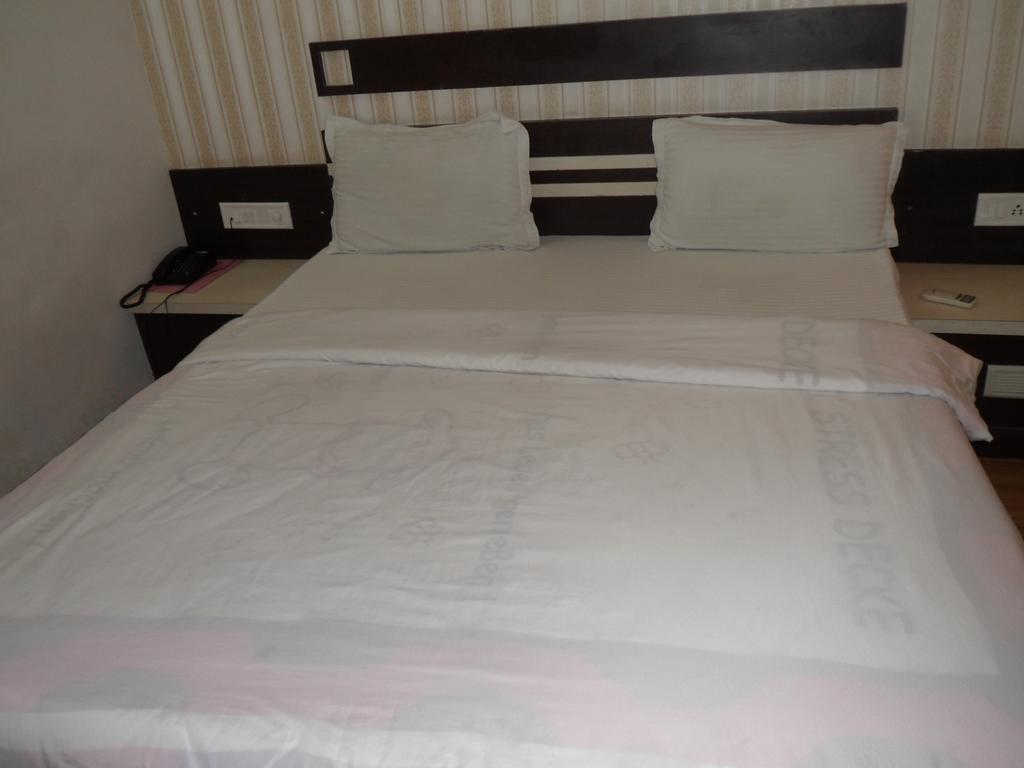 אחמדאבאד Hotel Avion Inn חדר תמונה